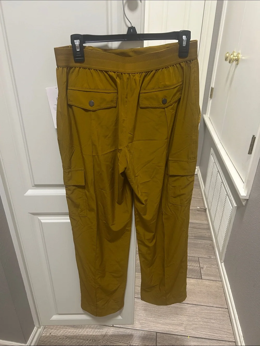 Athleta NWT Vienna Cargo PANTS Yellow Gold High Rise Straight-Leg Trousers Sz 10